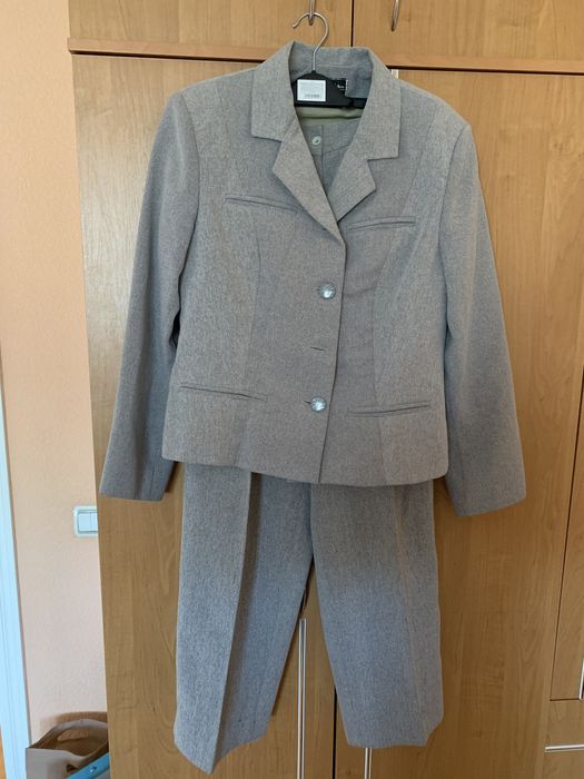 Брючный костюм