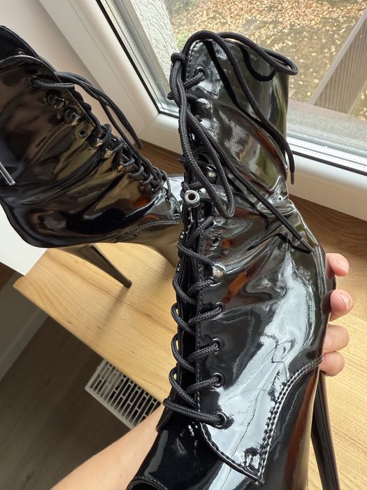 Стріпи pleaser в гарному стані 38