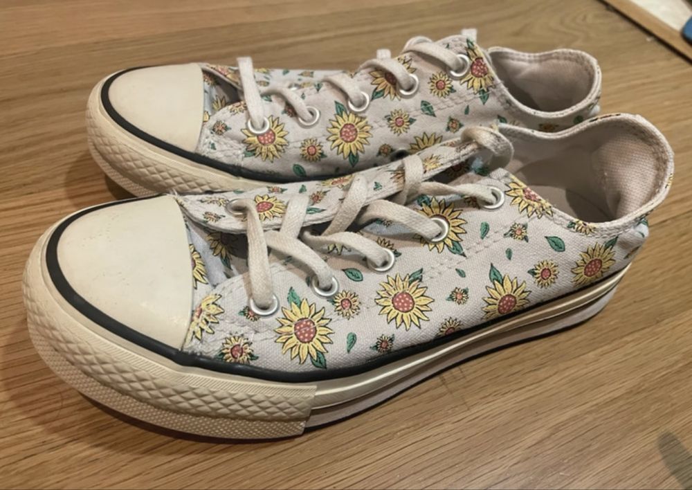 Vans floridos brancos
