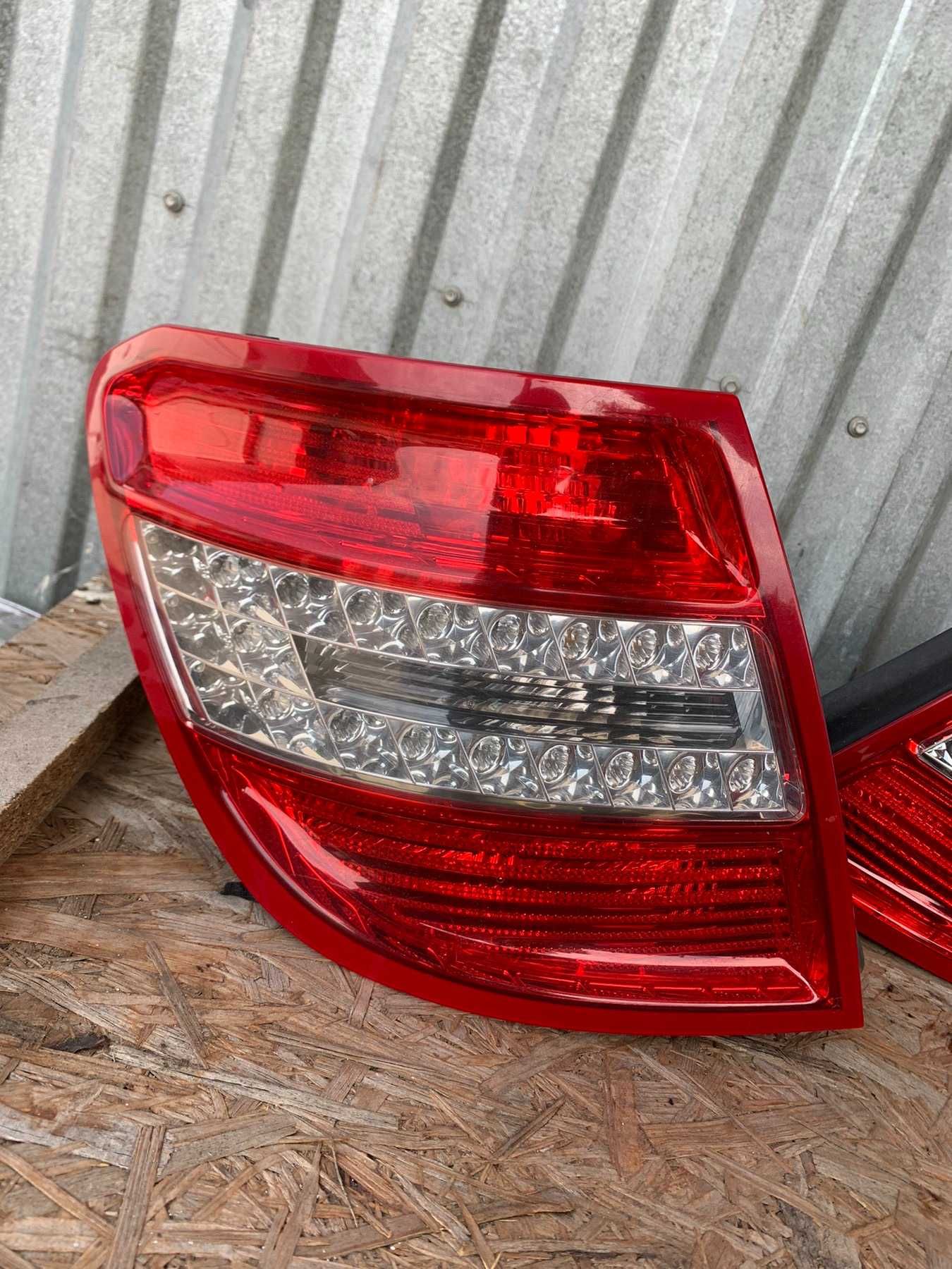 Стоп задній Mercedes W204 універсал дорестайл 2007-2011
