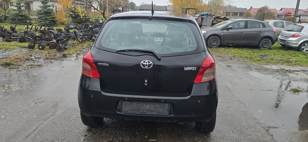 Zderzak  lampa maska klapa 209 Toyota Yaris II silnik 1,3 części