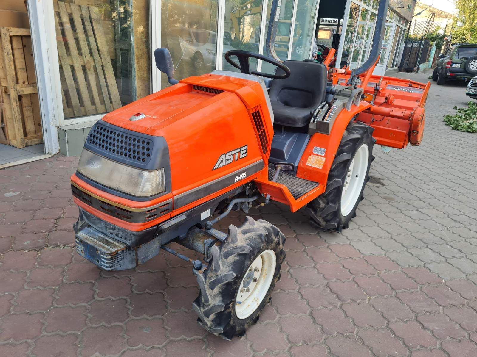 Продам мини трактор kubota aste 195.