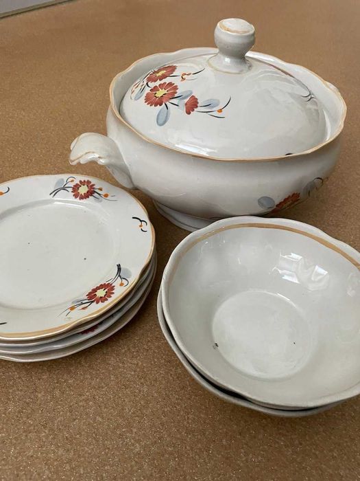 супниця + 2 салатниці+ 4 мілкі тарілки