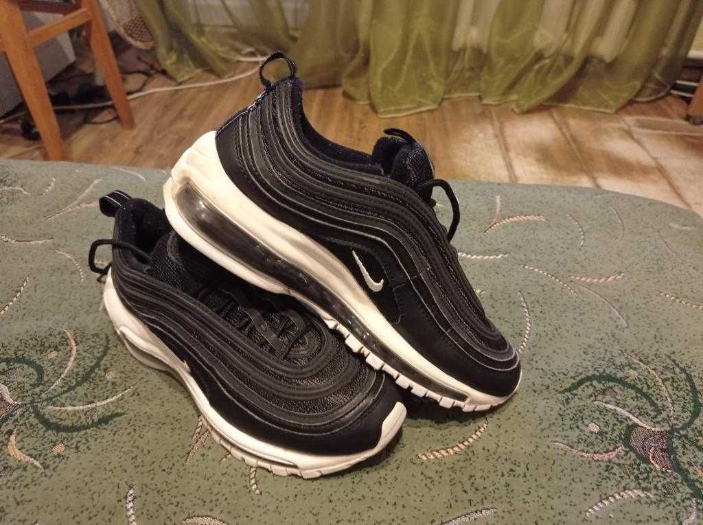 Кроссовки NIKE AIR MAX (оригинал) фирменные размер-38 стелька- 24 см.