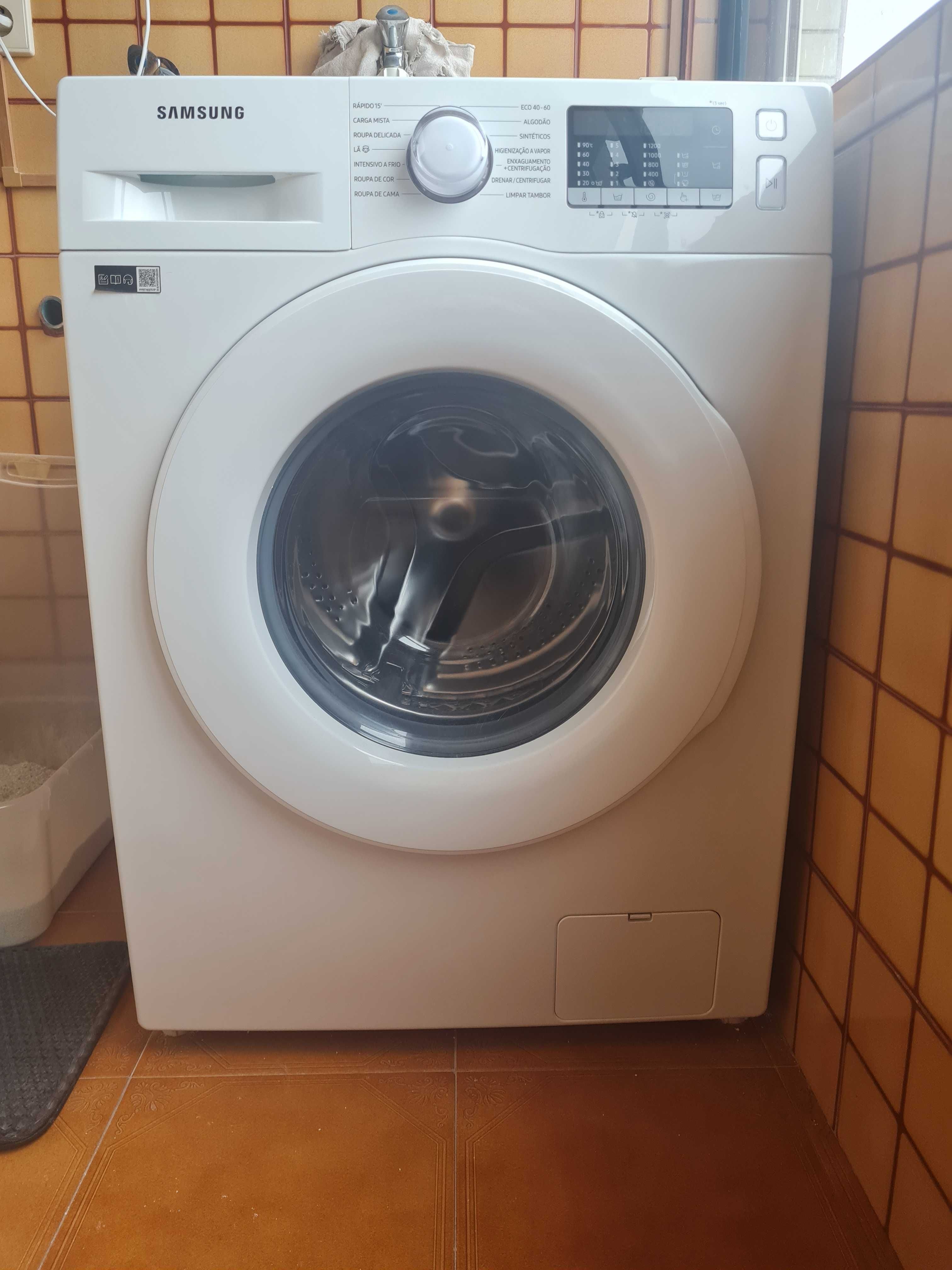 Máquina de lavar roupa Samsung