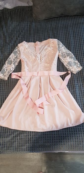 Продам платье на девочку 14-17 лет.