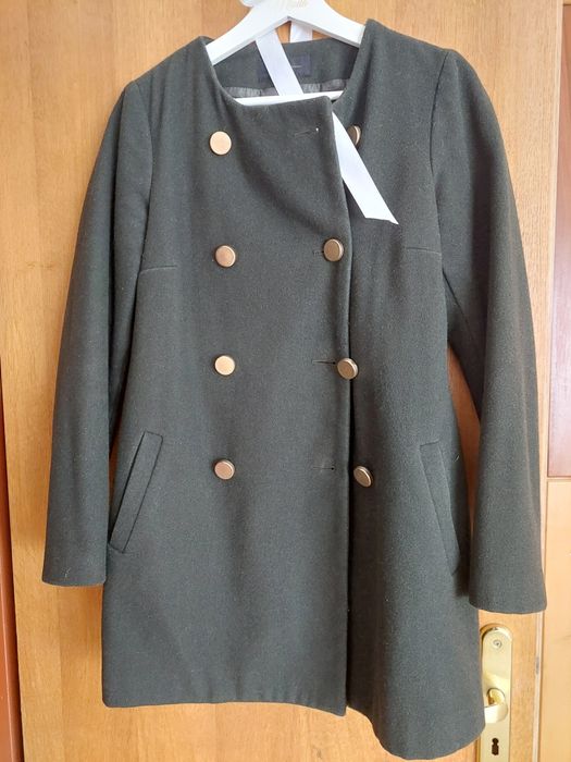 Ciepły, Wełniany płaszcz, złote guziki