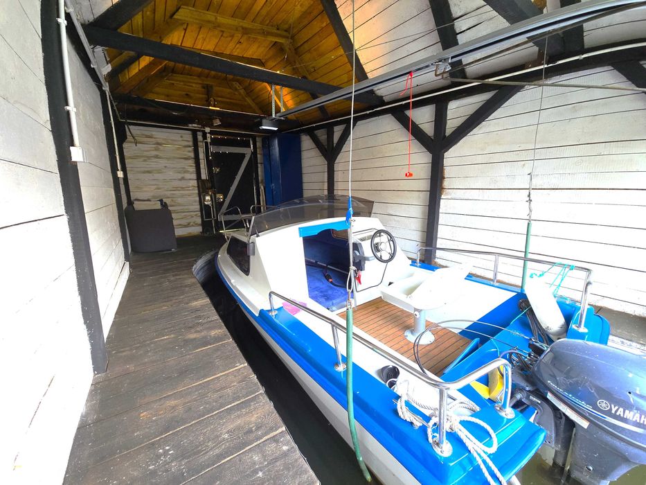 Garaż na łódkę, hangar i działka rekreacyjna z pomostem w jednym