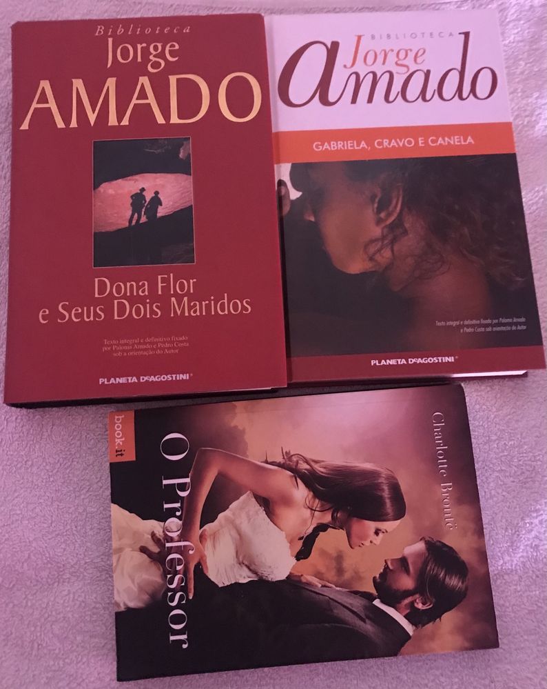 Livros de romance (Jorge Amado, Charlotte Bronte)
