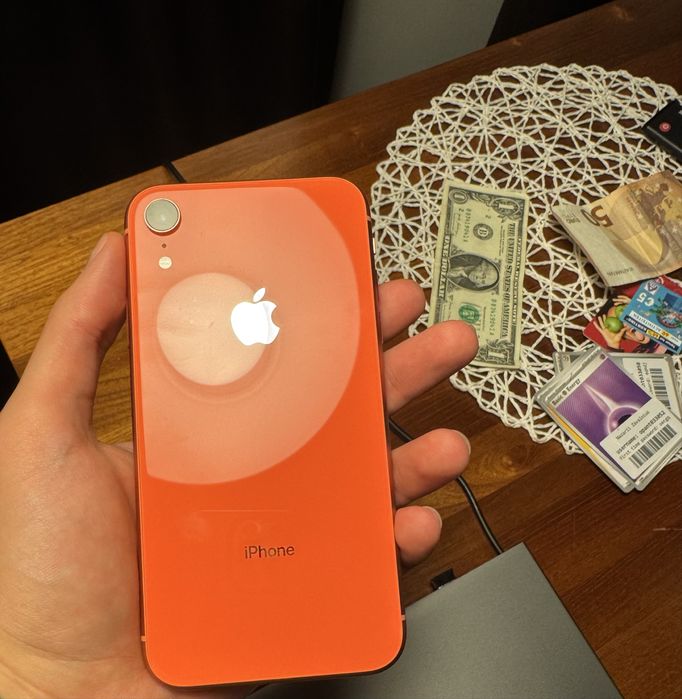 Iphone Xr 256gb все працює тільки екран із тріщеною