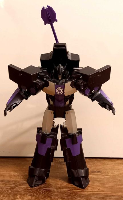 Sprzedam zabawkę transformera.