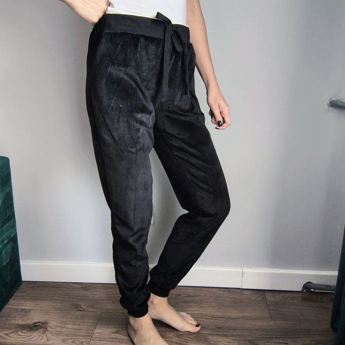 Czarne dresy welurowe damskie nowe