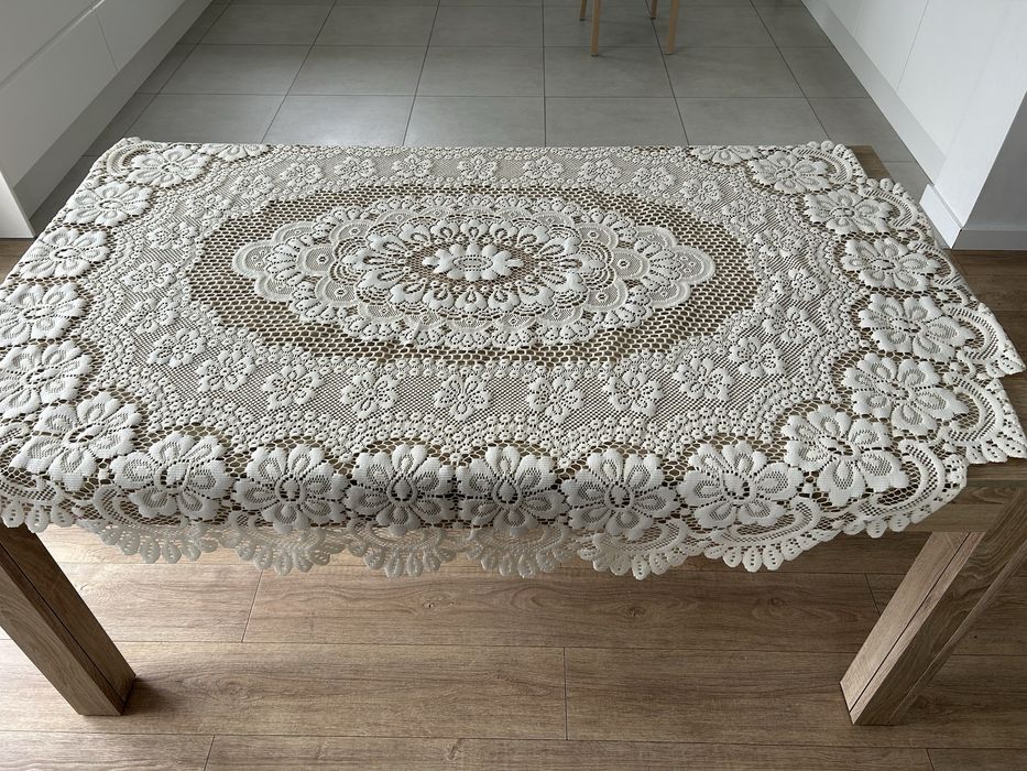 Obrus szydełkowy 175 x 140 cm ecru owalny