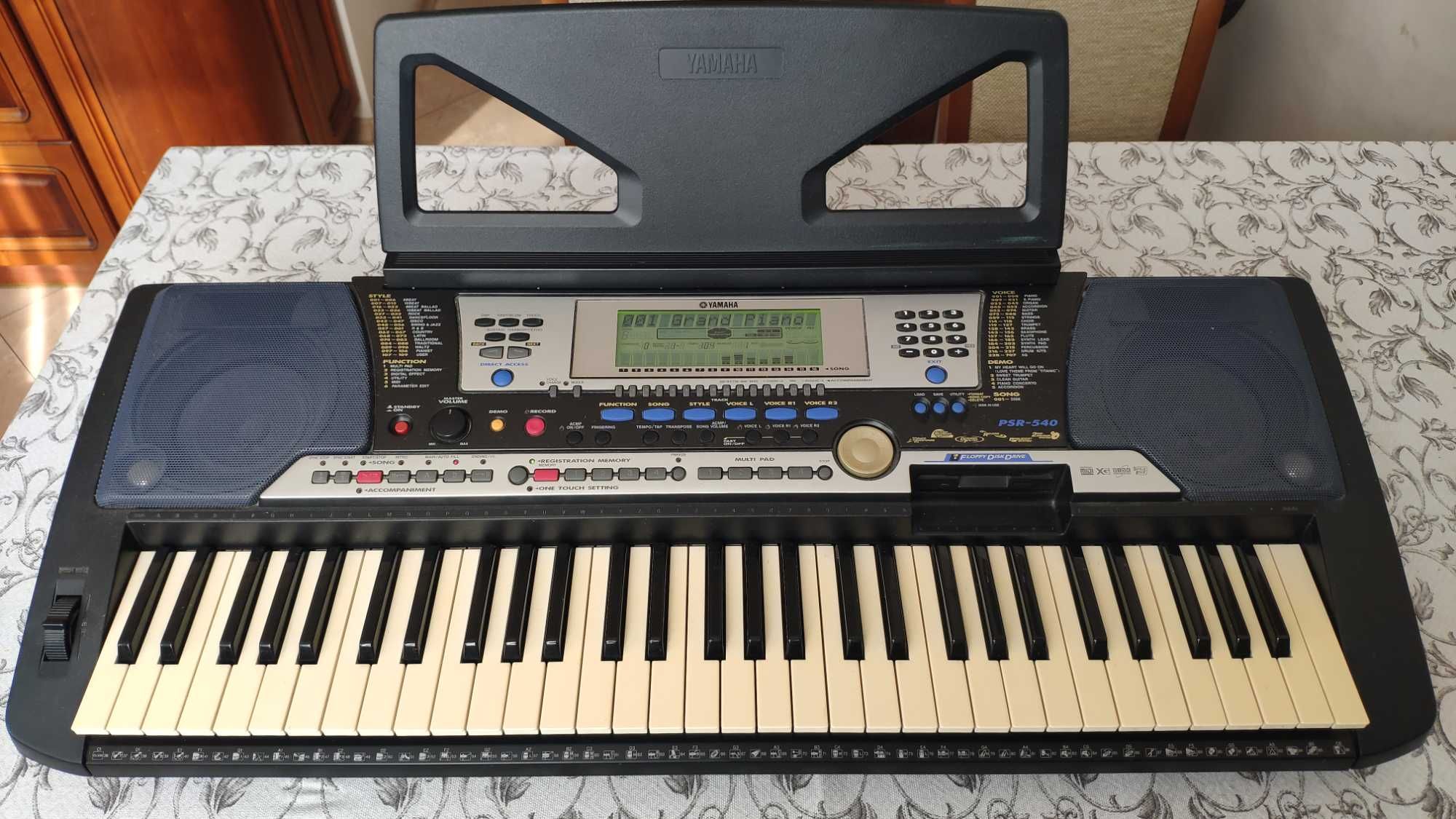 Синтезатор YAMAHA PSR 540