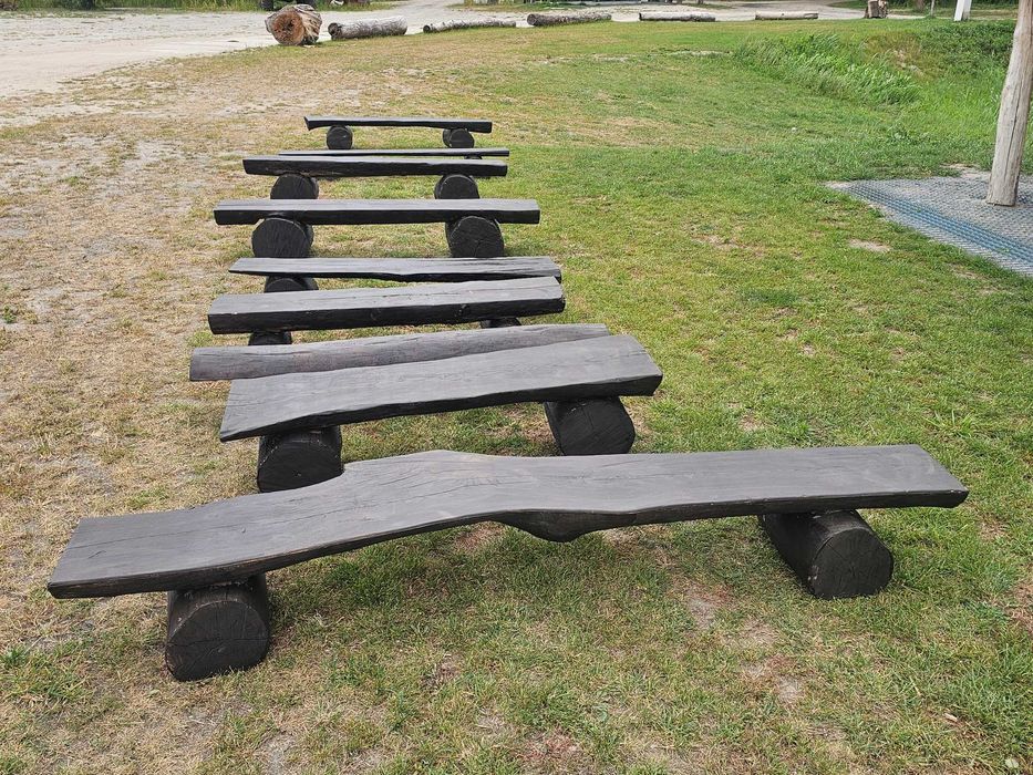 Ławki ogniskowe z akacji