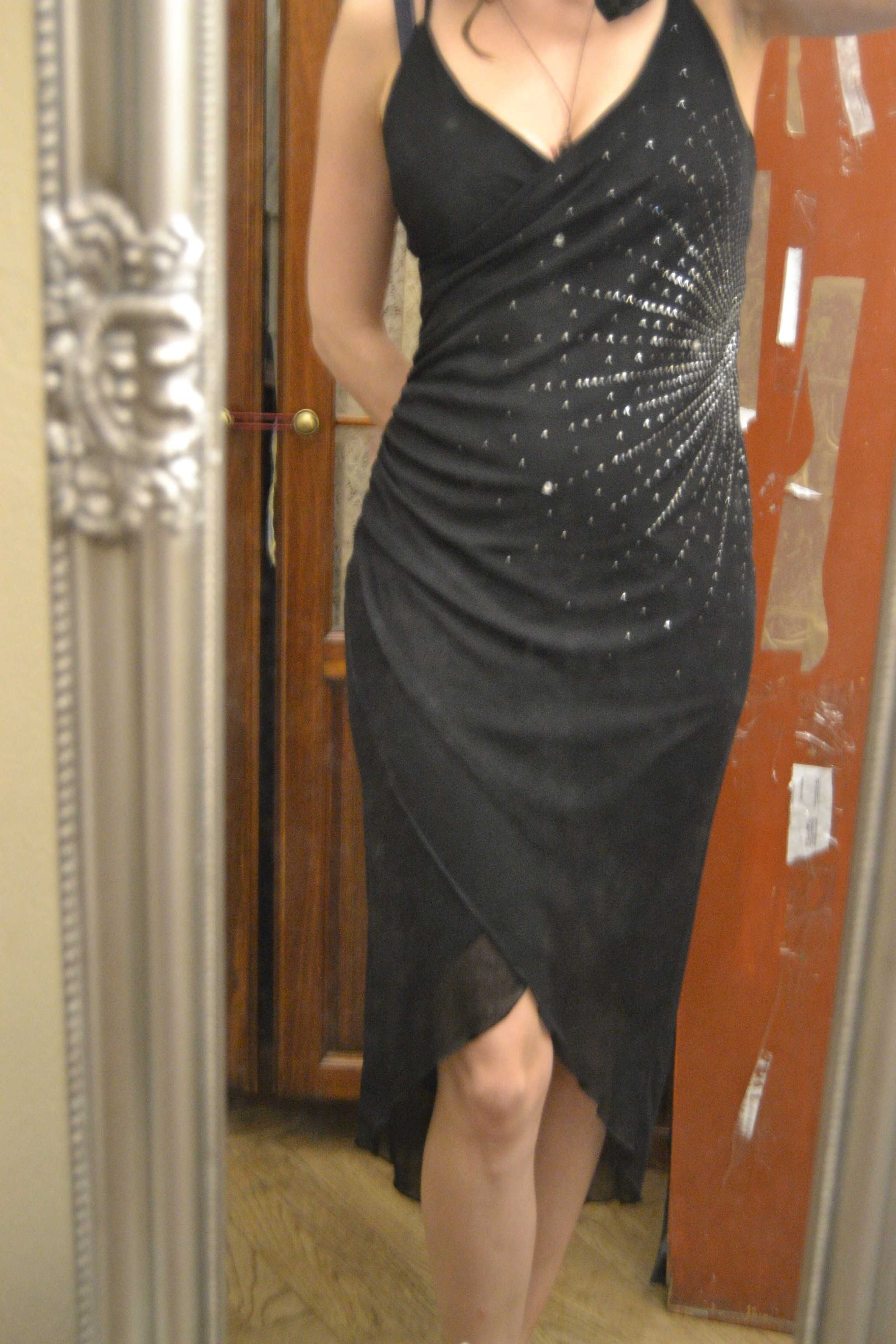 Czarna sukienka wieczorowa New Look 12 40 na ramiączkach błyszcząca