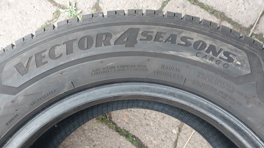 Opony całoroczne Goodyear 215/65R15C 2021 r.