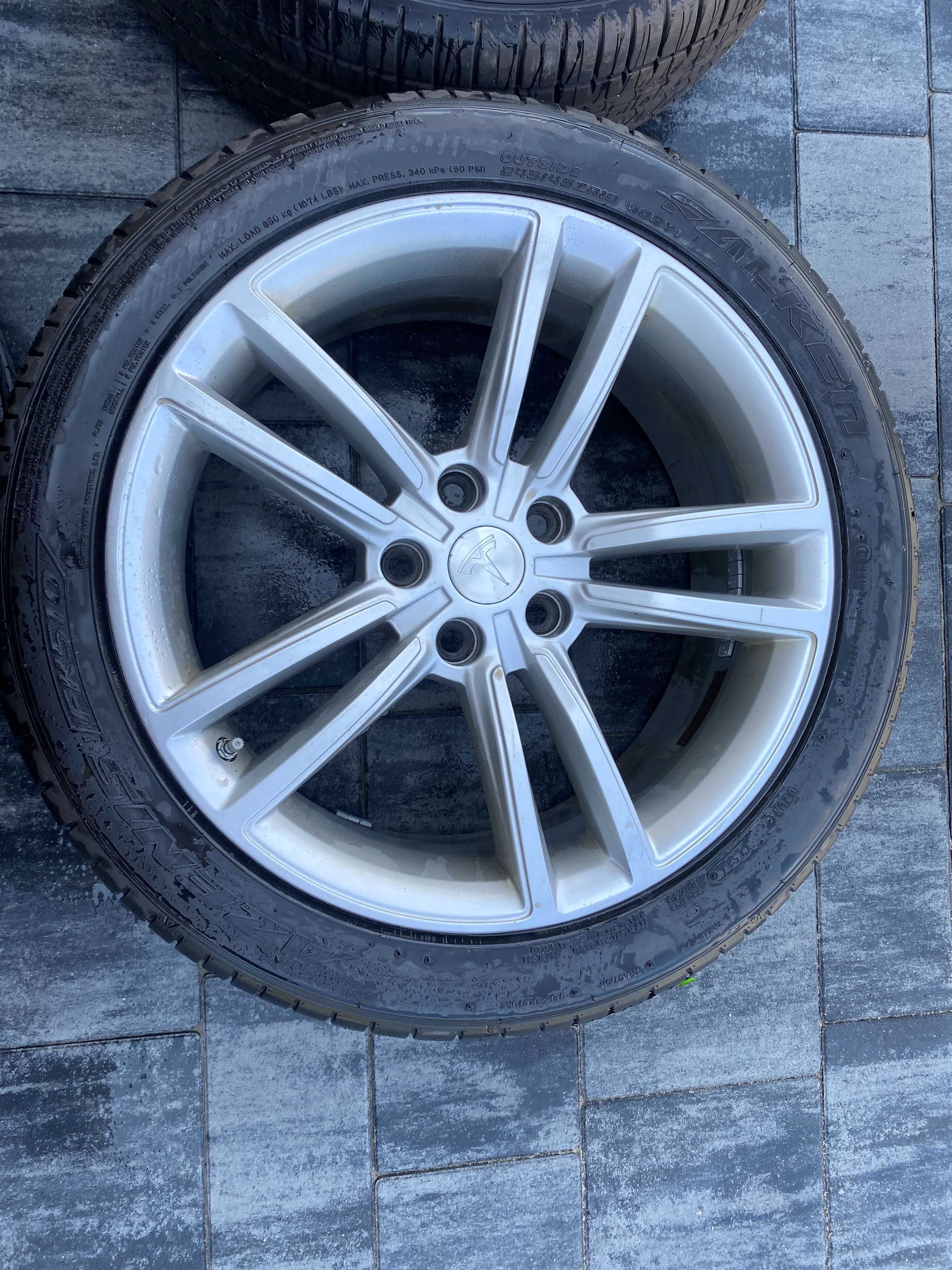 Koła letnie TESLA S opony Falken 245/45 r19