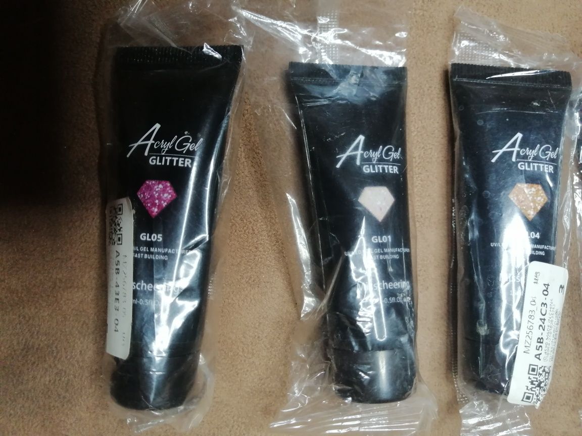Akrylożele do manicure hybrydowego
