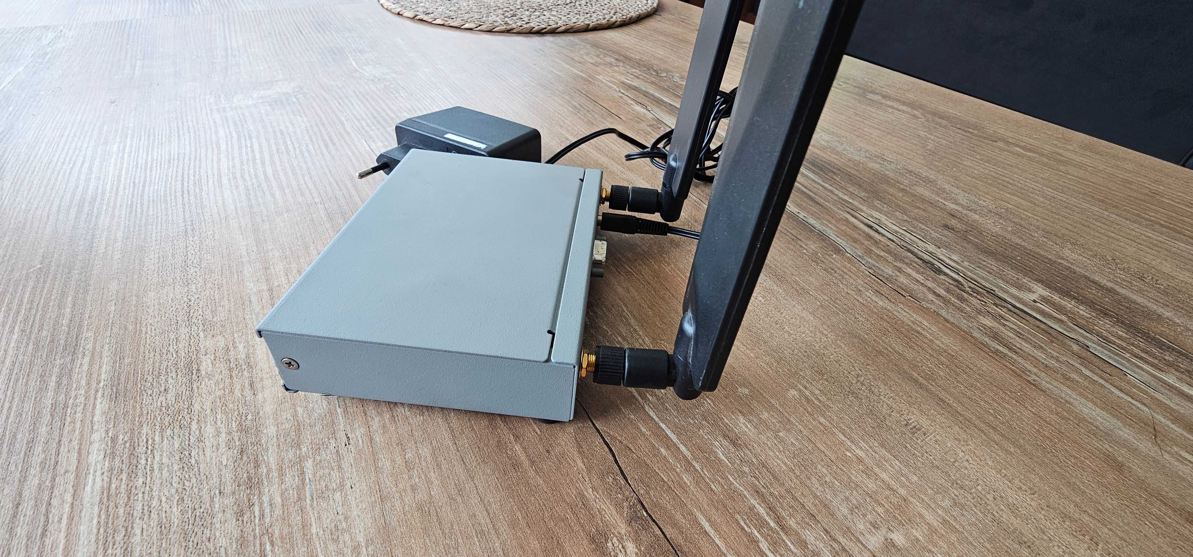 Router wifi 2 karty sim Digi transport WR21