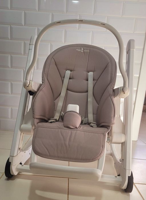 Vendo cadeira de alimentação para bebés e crianças.