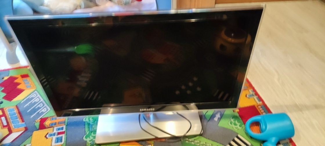 Samsung 32 całe  UE32C6000