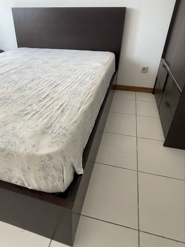 Cama casal como nova 205x150cm