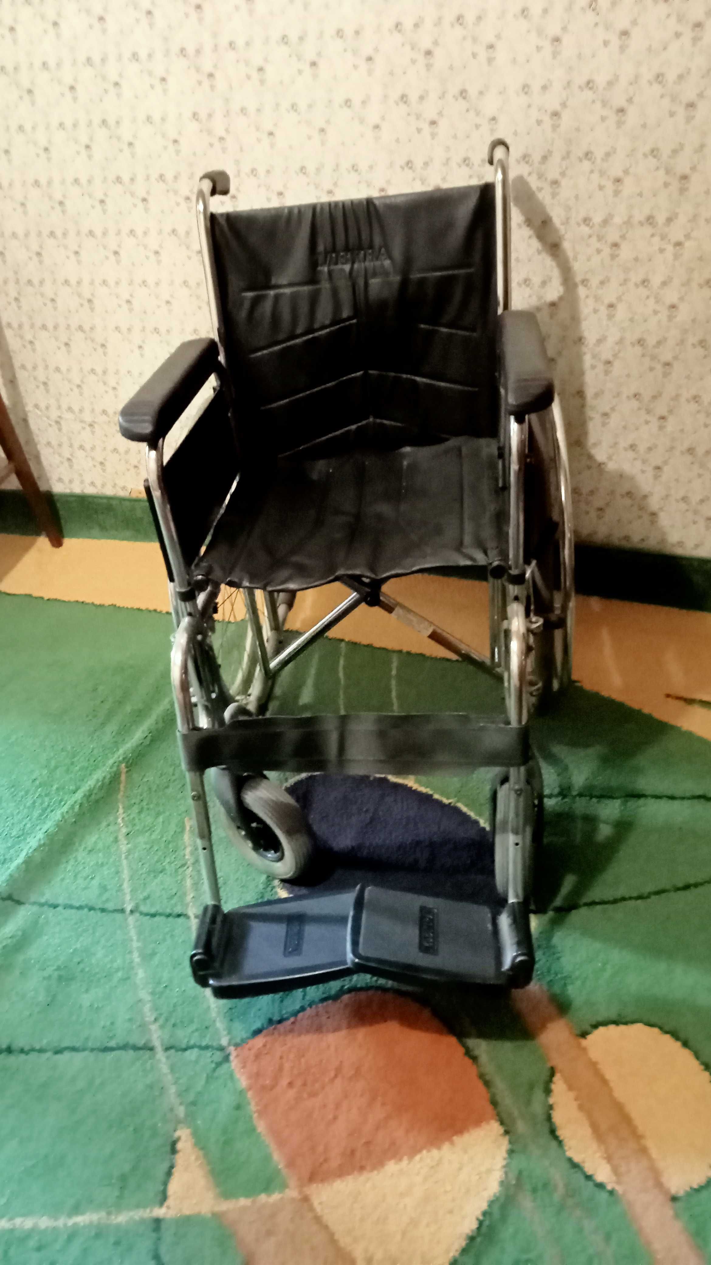 Срочно продам инвалидное  кресло --коляска .