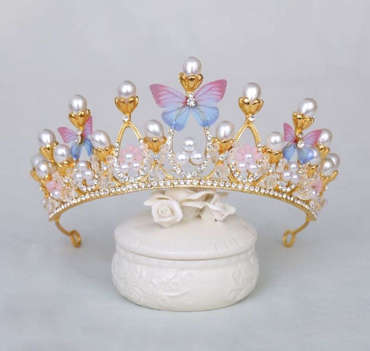 Діадема зі стразами та перлинами