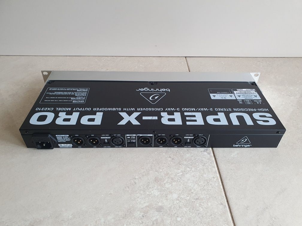 Crossover Behringer Super X pro CX2310