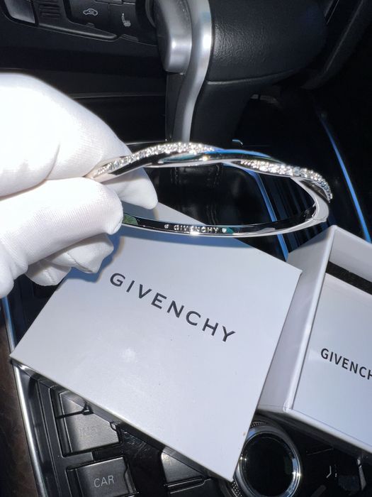Жіночий браслет Givenchy, елегантний стиль