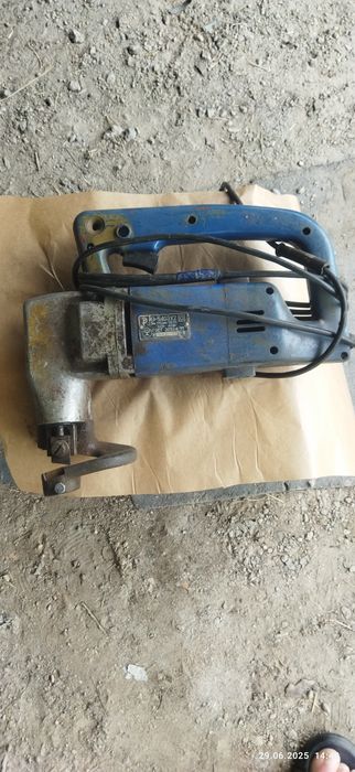 Електроножиці  в доброму стані