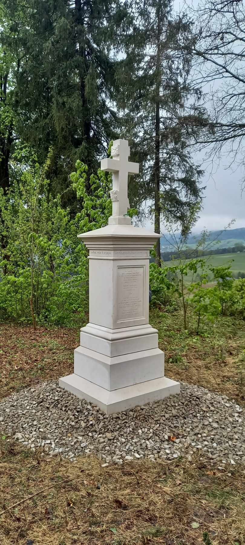 nagrobek z piaskowca obelisk kapliczki pomniki PRODUCENT