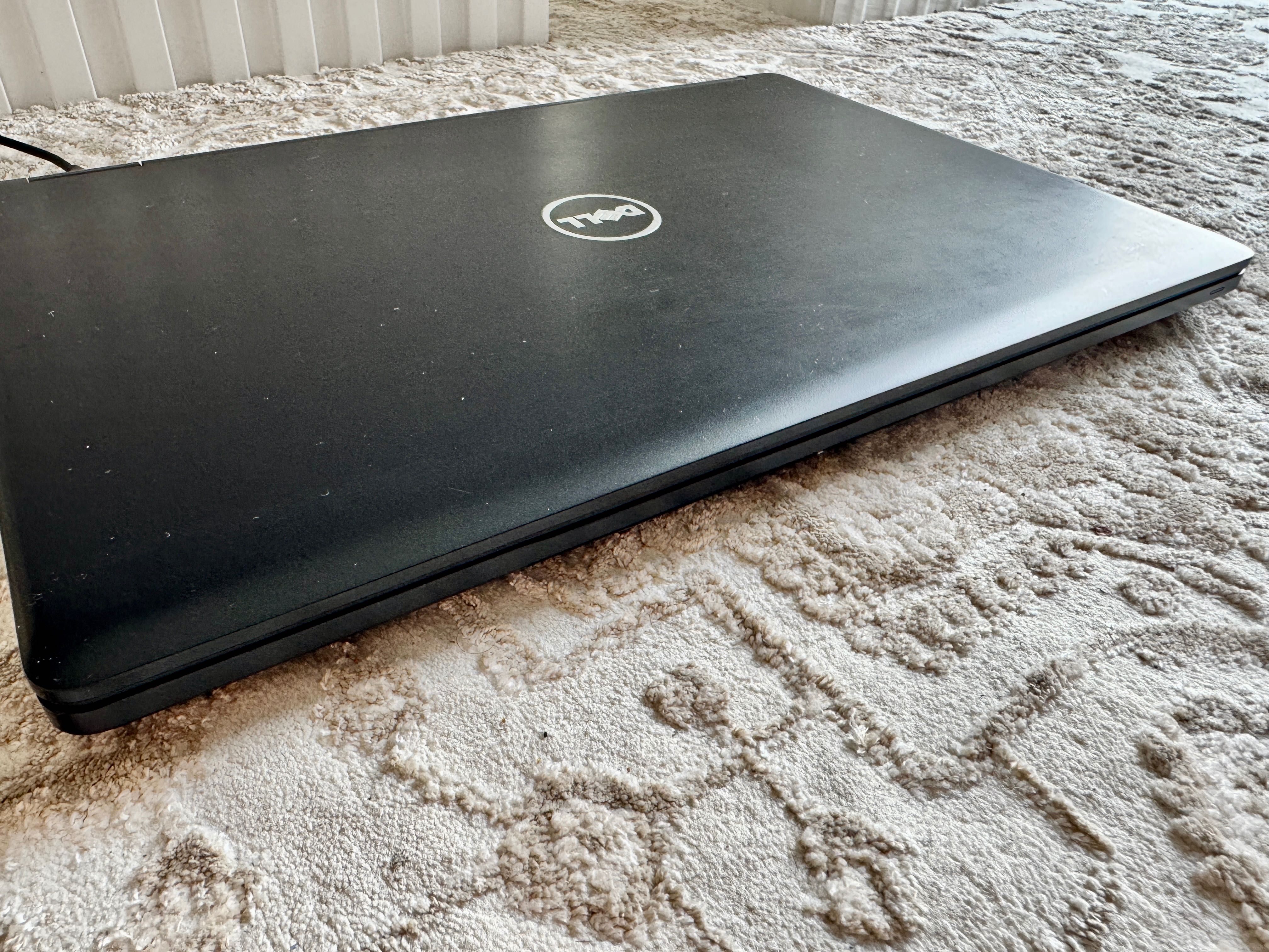 Laptop Dell Core i7 DDR4-8GB Win11 SSD USB-C Podświetl Klawia Notebook