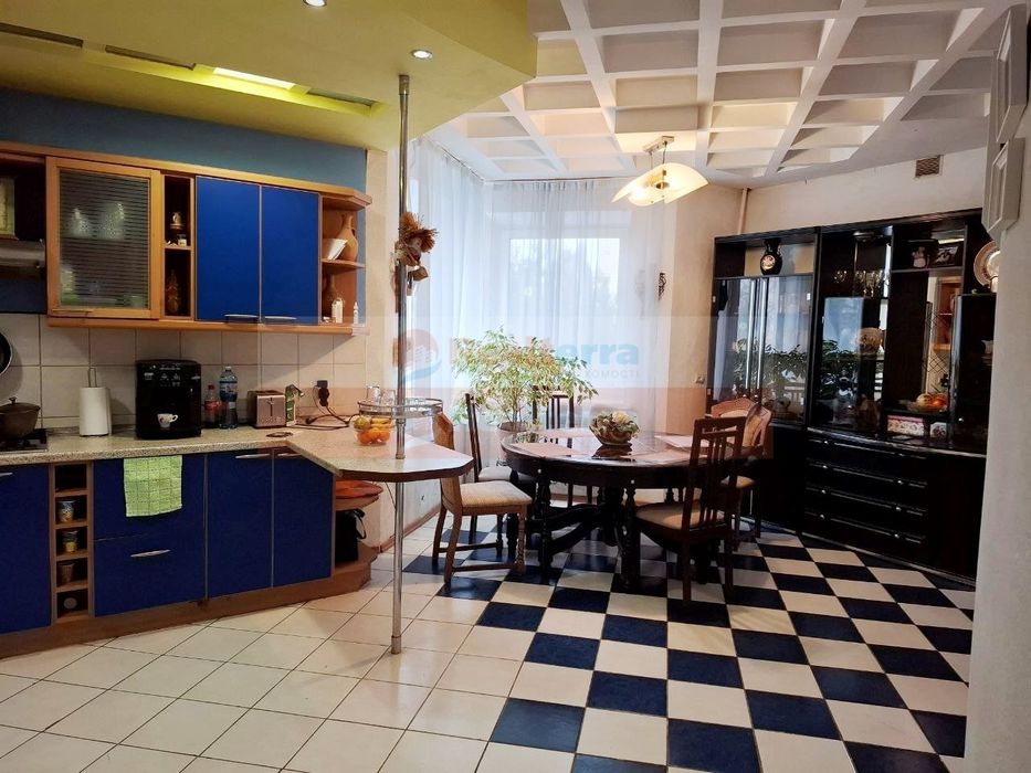 Без %. Продаж будинку 560м2 з гаражем, 70соток, Радомишль