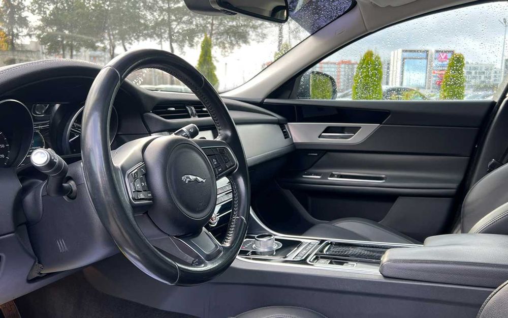 Jaguar XF 2015 рік