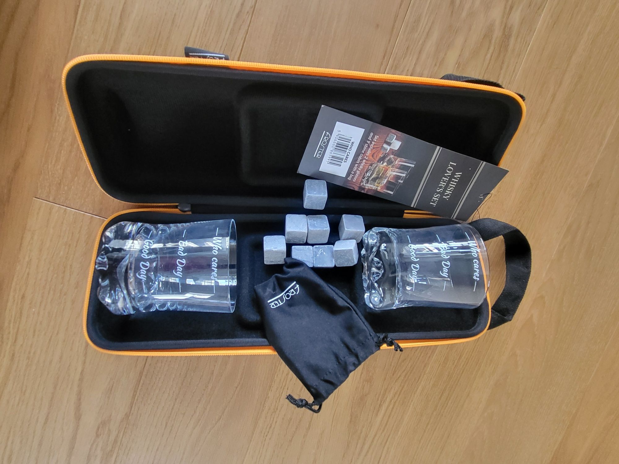 Zestaw prezentowy podróżny do whisky whiskey szklanki i kostki do lodu