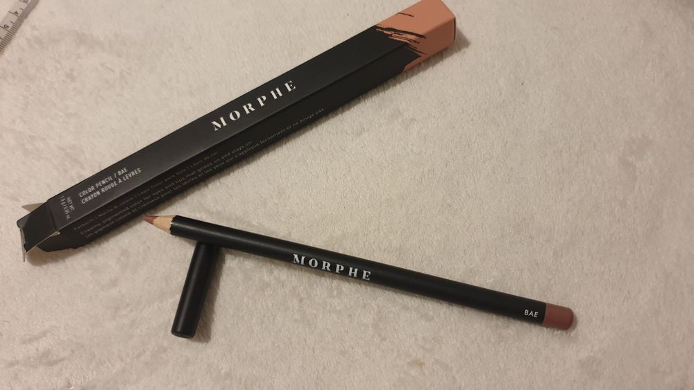 Morphe konturówka do ust kolor  BAE nudziakowy róż