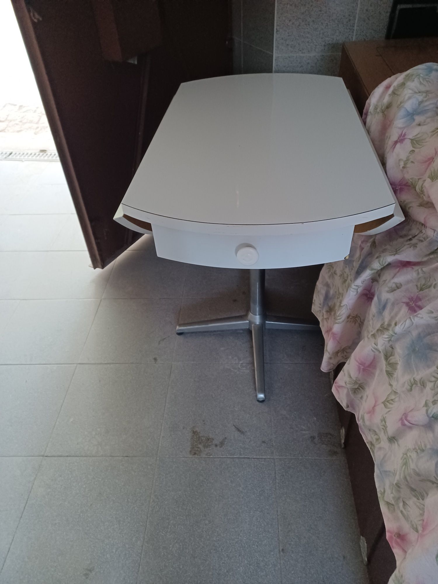 Mesa cozinha abertura dos lados com 1 ou 2 abas conforme o espaço