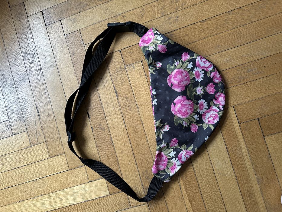 Nerka Mr. GUGU & Miss Go, czarna w róże