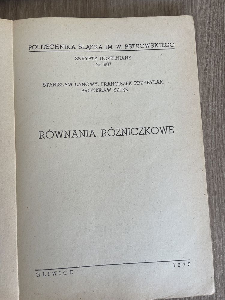 S. Łanowy, F. Przybylak, B. Szlęk „Równania różniczkowe”