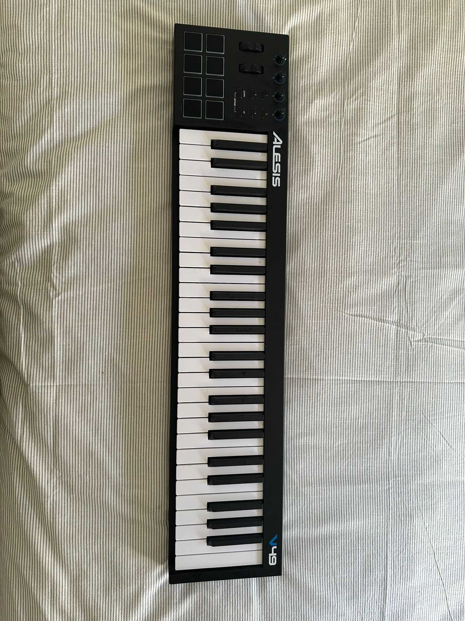 Teclado Alesis V49 MIDI
