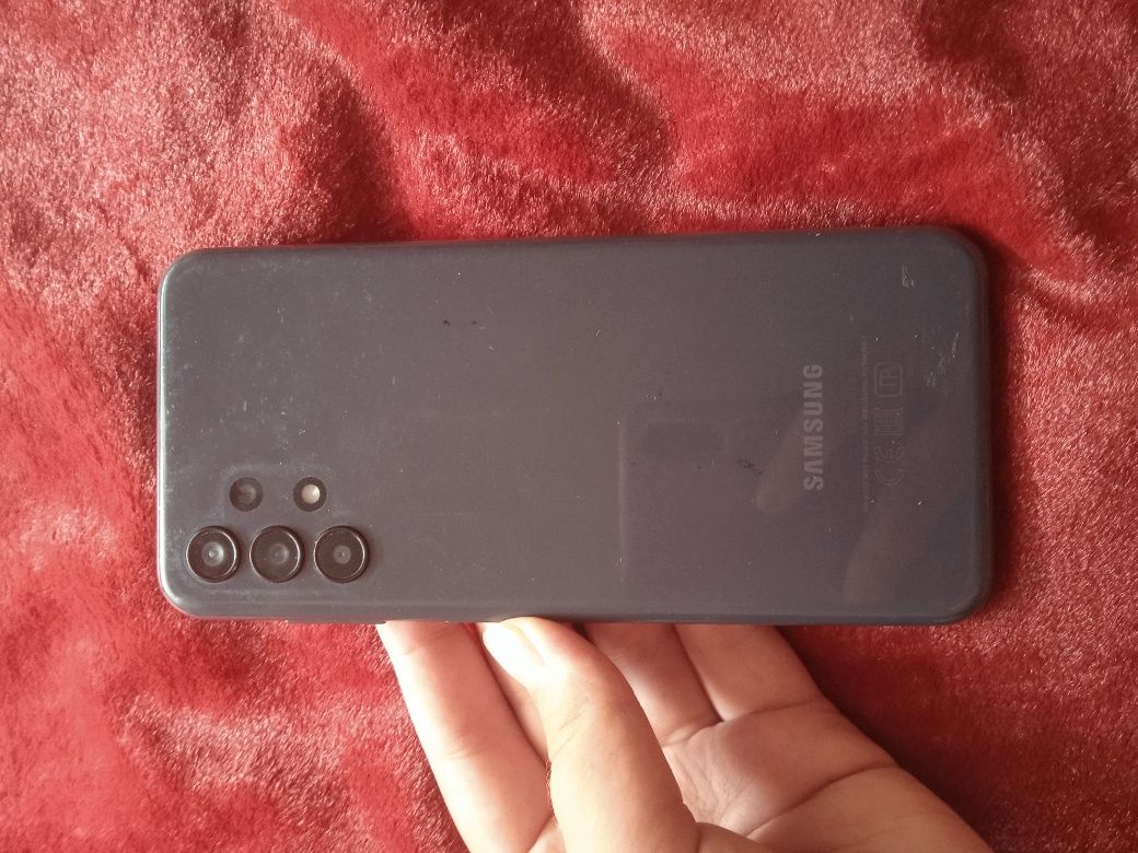 Продам Samsung galaxy a13 на запчастини