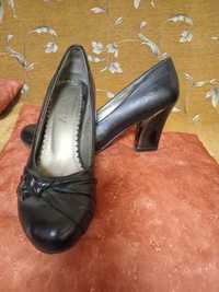 Туфли женские  на каблуке