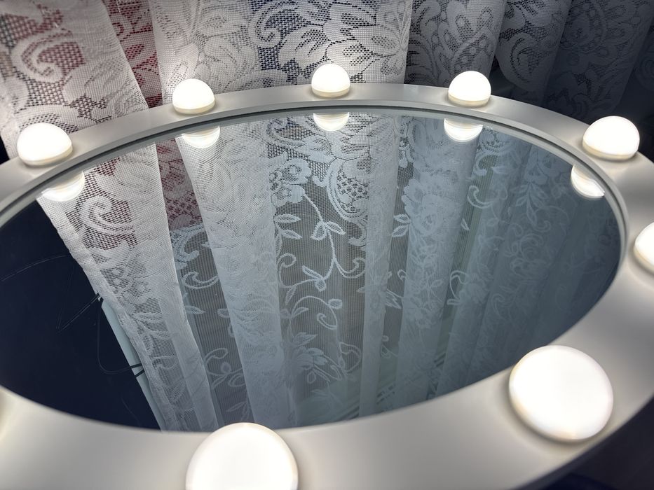 Lustro led z 3 odcieniami swiateł do malowania makijażu