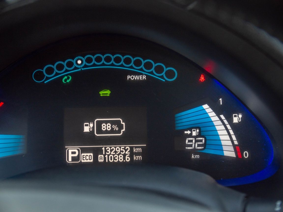 Авто Nissan Leaf 2013 24kW максимальная комплектация, без вложений