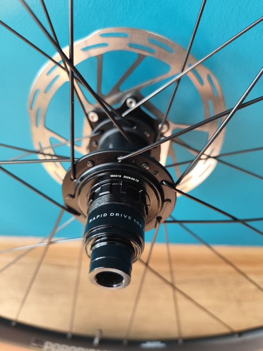 NOWE Koła 28 cali szosowo / gravelowe  Bontrager Paradigm Comp 25