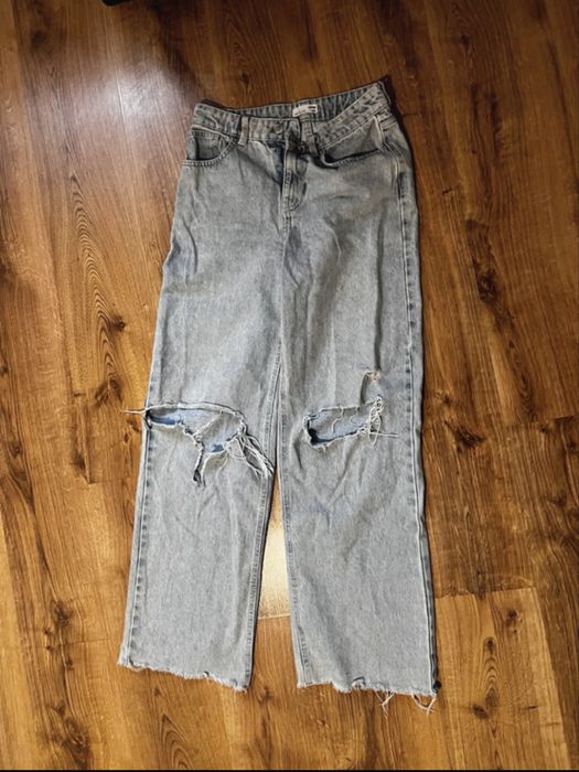 Niebieskie jeansy