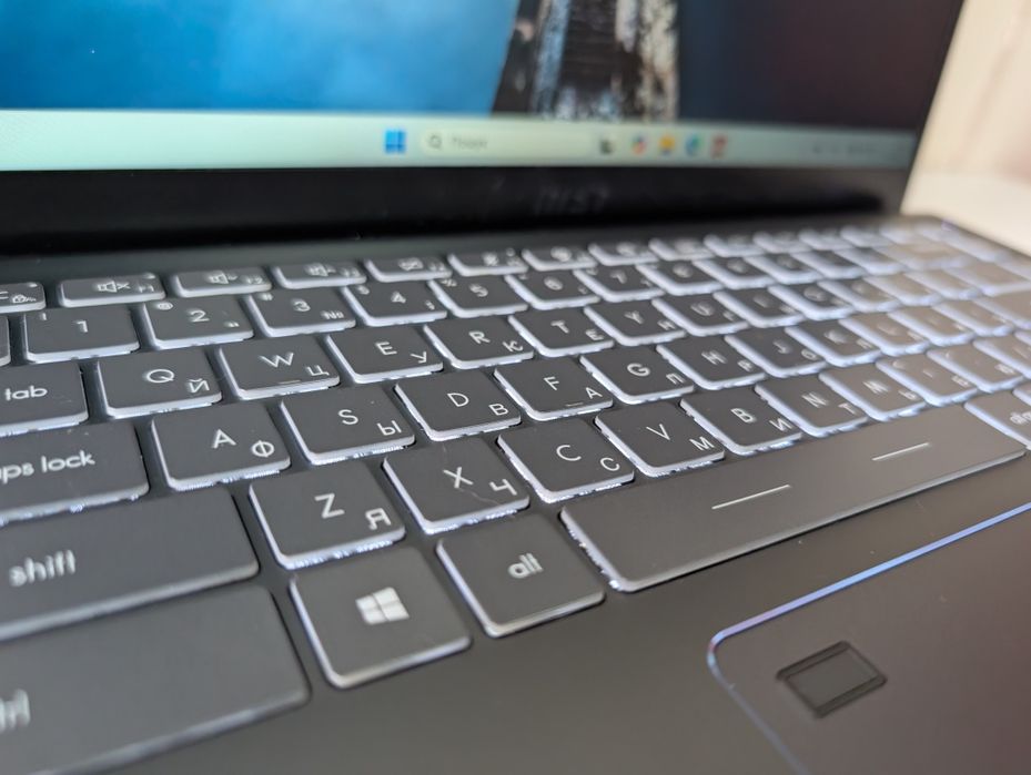 GTX 1650(4Gb)/MSI Prestige 14 A11SCX/i7-1185G7/16/512/14"/FullHD/IPS