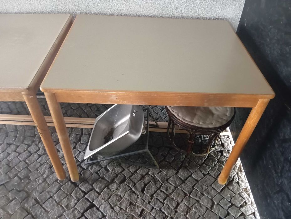 Komplet dwóch stołów i 6 krzeseł